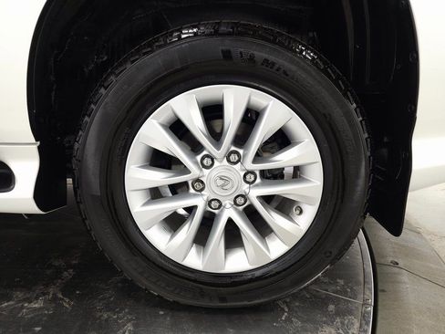 Used 2023 Lexus GX 460 Premium w/ Premium Package image 11