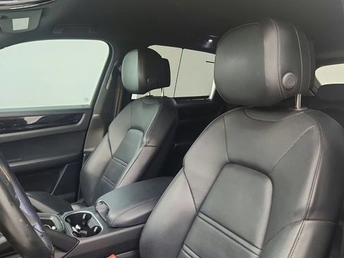 Used 2022 Porsche Cayenne Platinum Edition AWD/4WD image 25