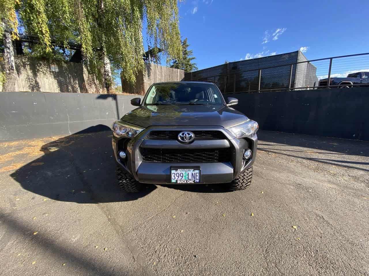 Used 2019 Toyota 4Runner SR5 AWD/4WD image 9