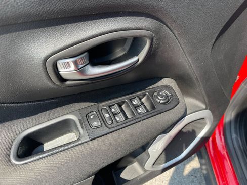 Used 2020 Jeep Renegade Sport FWD image 13