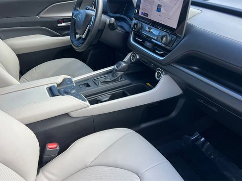 Certified 2024 Toyota Grand Highlander XLE image 16