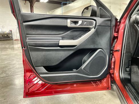 Used 2022 Ford Explorer XLT w/ Equipment Group 202A image 15