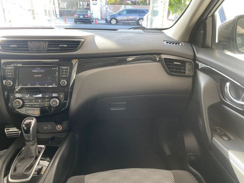 Used 2020 Nissan Rogue Sport SV AWD/4WD image 23