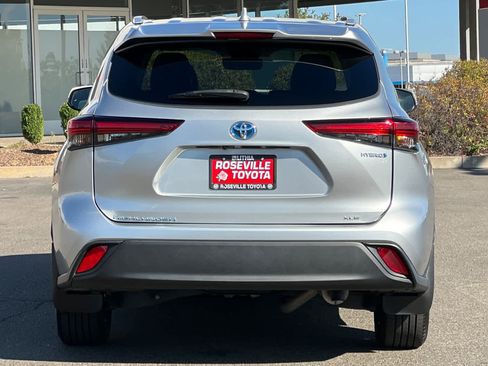 Certified 2022 Toyota Highlander XLE AWD/4WD image 8