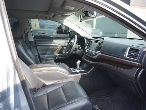 Used 2015 Toyota Highlander Limited Platinum AWD/4WD image 9