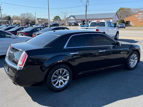 Used 2014 Chrysler 300 C RWD image 10