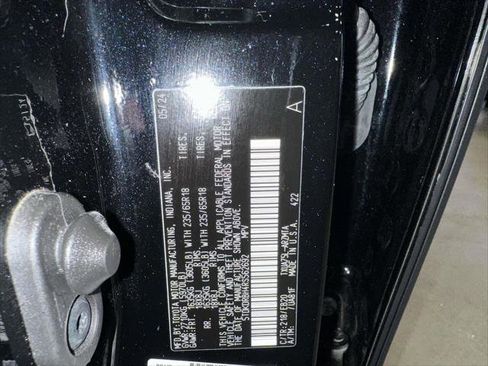 Used 2024 Toyota Highlander XLE image 18