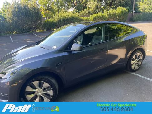 Used 2023 Tesla Model Y Long Range AWD/4WD image 2