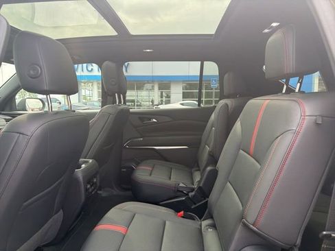 Used 2024 Chevrolet Traverse RS FWD image 13