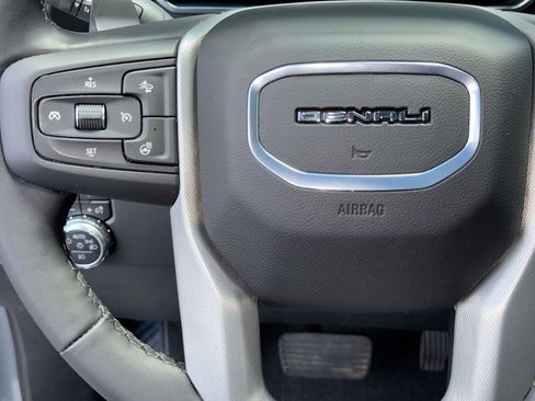 Used 2025 GMC Sierra 1500 Denali w/ Technology Package AWD/4WD image 17