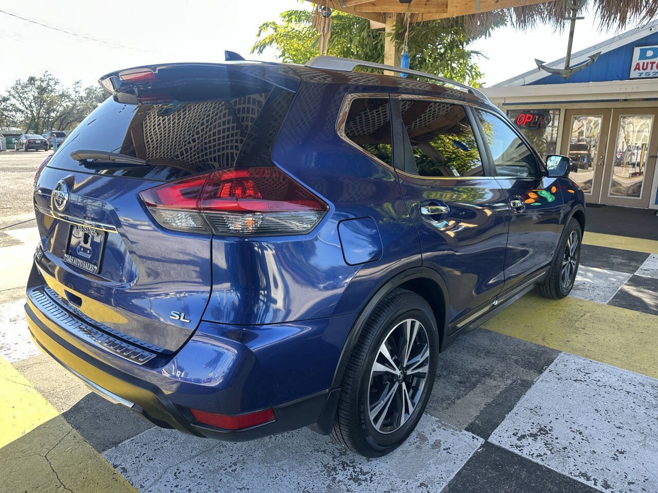 Used 2018 Nissan Rogue SL w/ Premium Package FWD image 5