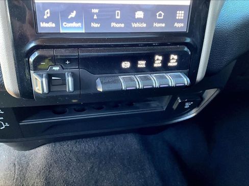 Used 2024 RAM 2500 Laramie w/ Safety Group image 32