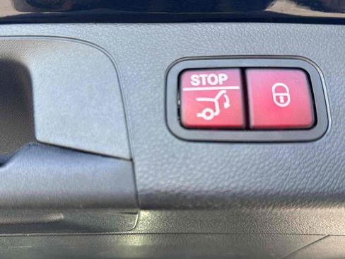 Used 2021 Mercedes-Benz GLC 300 4MATIC image 25