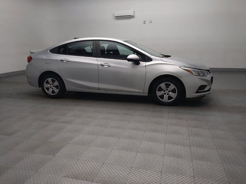 Used 2018 Chevrolet Cruze LS FWD image 11