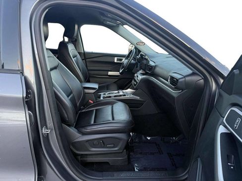 Used 2021 Ford Explorer XLT w/ Equipment Group 202A image 14