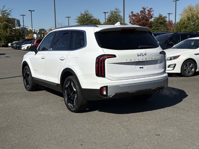 Used 2024 Kia Telluride EX w/ EX Captain's Chair Package AWD/4WD image 4