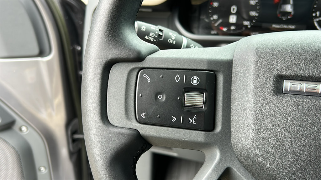 Used 2024 Land Rover Defender 110 X-Dynamic SE AWD/4WD image 12