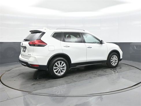 Used 2017 Nissan Rogue SV image 7