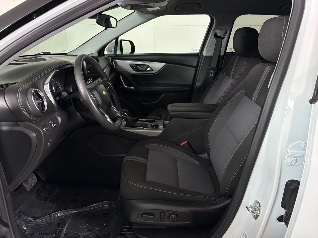 Used 2025 Chevrolet Blazer LT FWD image 15