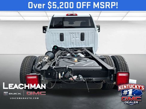 New 2026 GMC Sierra 3500 SLE w/ SLE Convenience Package AWD/4WD image 4