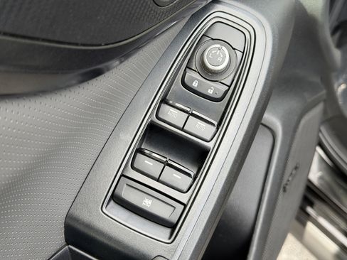 Used 2021 Subaru Crosstrek 2.5i Sport w/ Moonroof Package image 14