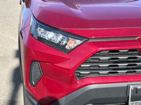 Used 2022 Toyota RAV4 LE FWD image 14