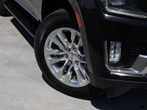 Used 2024 GMC Yukon SLT w/ SLT Luxury Package AWD/4WD image 4