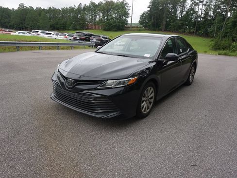 Used 2018 Toyota Camry LE FWD image 20