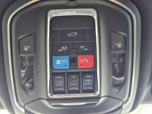 New 2026 Jeep Grand Cherokee L Limited Reserve AWD/4WD image 18