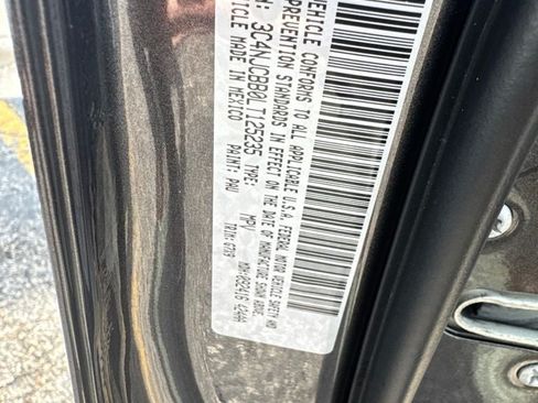 Used 2020 Jeep Compass Latitude FWD image 17