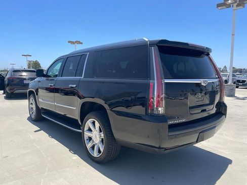 Used 2020 Cadillac Escalade ESV Luxury AWD/4WD image 4
