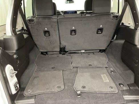 Used 2025 Jeep Wrangler Sport S image 33