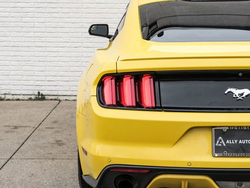 Used 2016 Ford Mustang Premium image 42