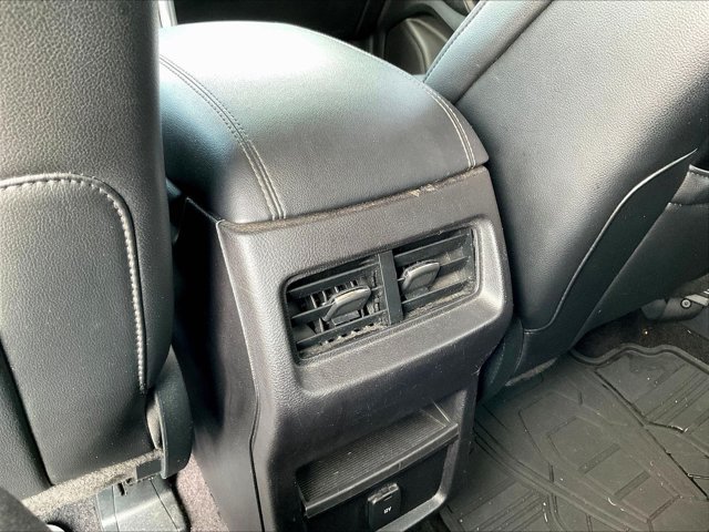 Used 2016 Ford Edge Titanium FWD image 22