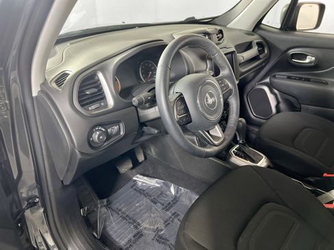 Used 2022 Jeep Renegade Latitude w/ Convenience Group AWD/4WD image 9