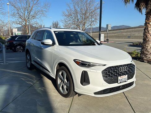 Used 2025 Audi Q5 Premium Plus w/ Premium Plus image 4