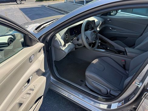 Used 2024 Hyundai Elantra SEL FWD image 11