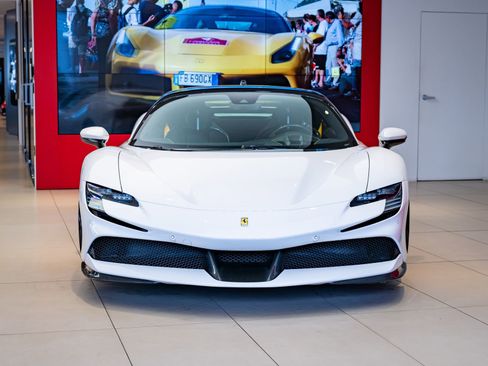 Used 2022 Ferrari SF90 Stradale AWD/4WD image 2
