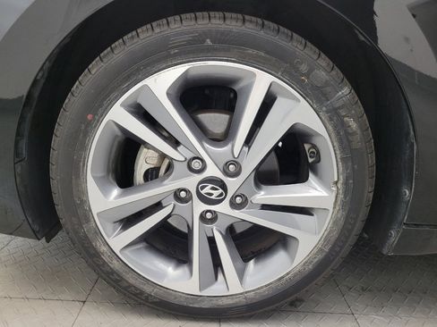 Used 2017 Hyundai Elantra Limited FWD image 31