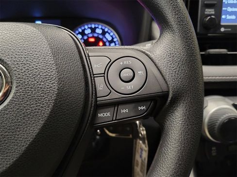 Used 2022 Toyota RAV4 LE image 19