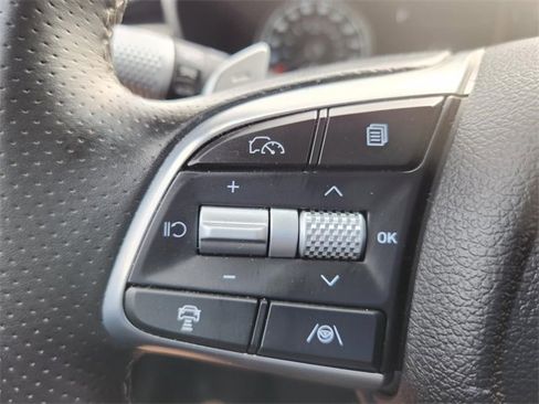 Used 2025 Genesis G70 2.5T image 7