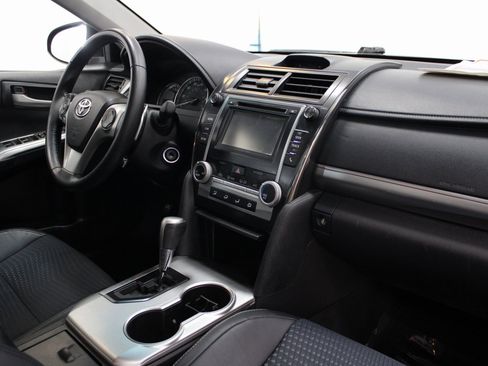 Used 2014 Toyota Camry SE image 27