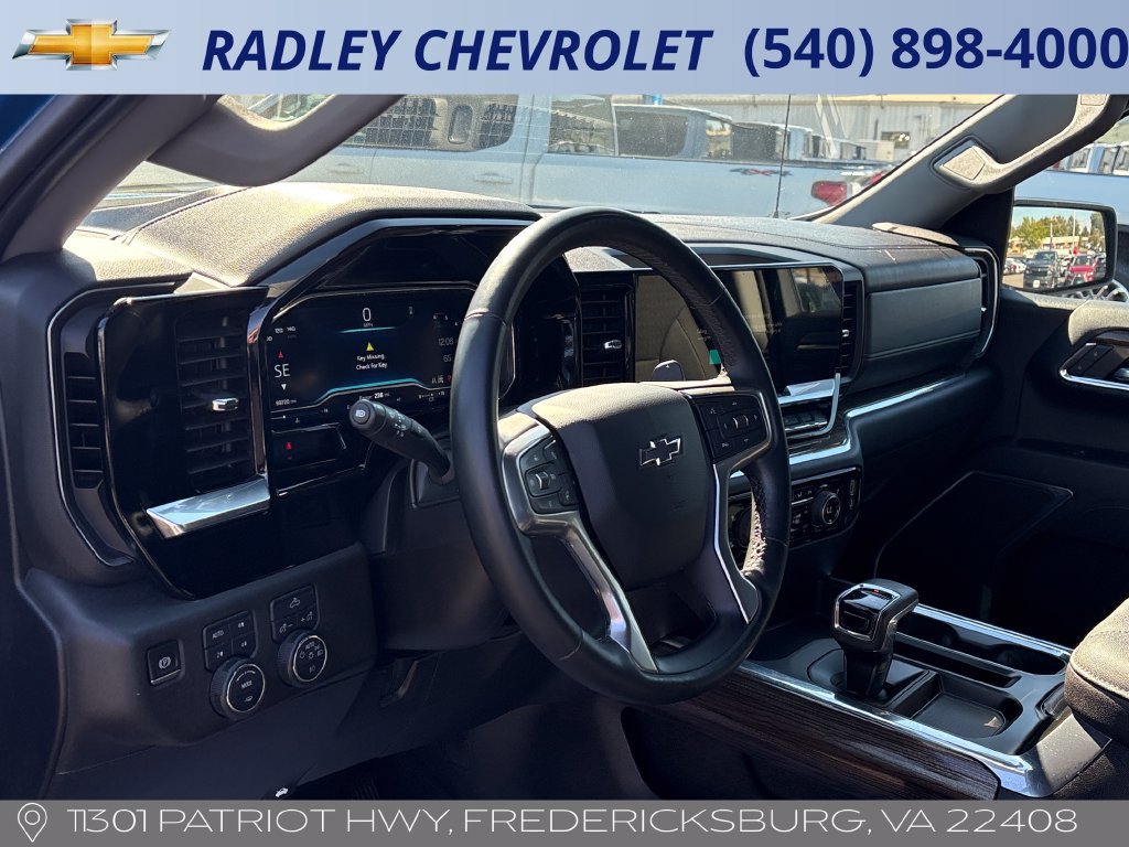 Used 2023 Chevrolet Silverado 1500 RST w/ Z71 Off-Road Package AWD/4WD image 4