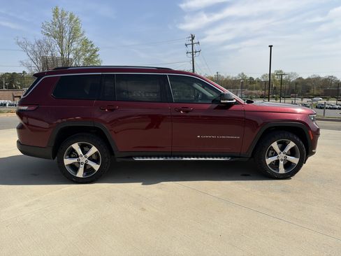 Used 2022 Jeep Grand Cherokee L Limited image 12