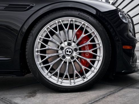 Used 2025 Bentley Flying Spur Plug-In Hybrid image 22