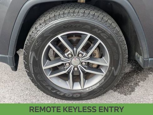 Used 2017 Jeep Grand Cherokee Limited w/ Luxury Group II image 11