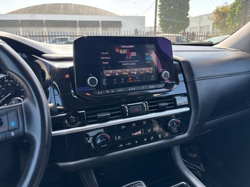 Used 2025 Nissan Pathfinder SV AWD/4WD image 14