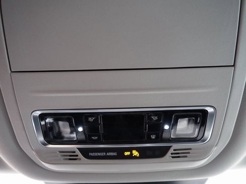 Used 2025 Lincoln Nautilus Premier image 38