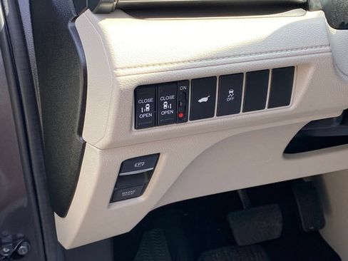 Used 2025 Honda Odyssey EX-L image 12