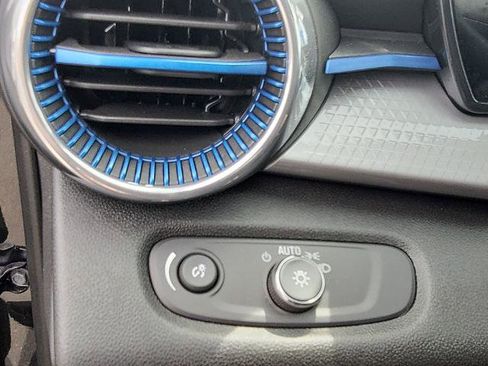 Used 2025 Chevrolet Trax LT w/ Driver Confidence Package image 17